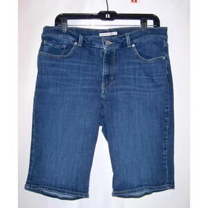 Levi's Women's Classic Bermuda Shorts Med Wash-Waist 32"